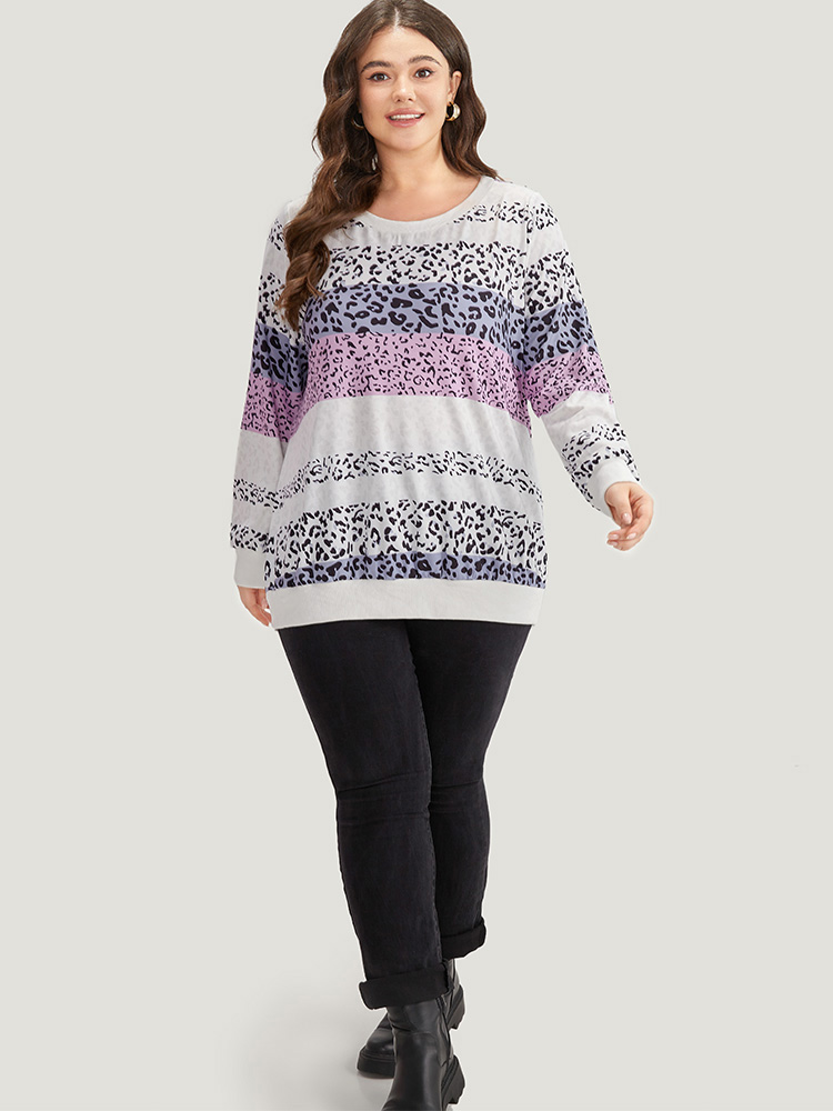 Plus Size Women Dailywear Leopard Printed Regular Regular Sleeve Long Sleeve Round Neck Casual Sweatshirts BloomChic 