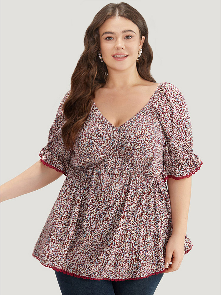 Plus Size Women Dailywear Ditsy Floral Elastic cuffs Raglan sleeve Half Sleeve V-neck Elegant Blouses BloomChic 