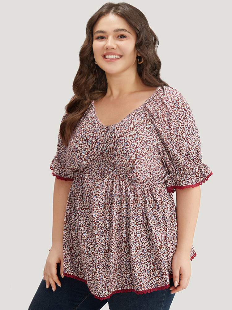 Plus Size Women Dailywear Ditsy Floral Elastic cuffs Raglan sleeve Half Sleeve V-neck Elegant Blouses BloomChic 