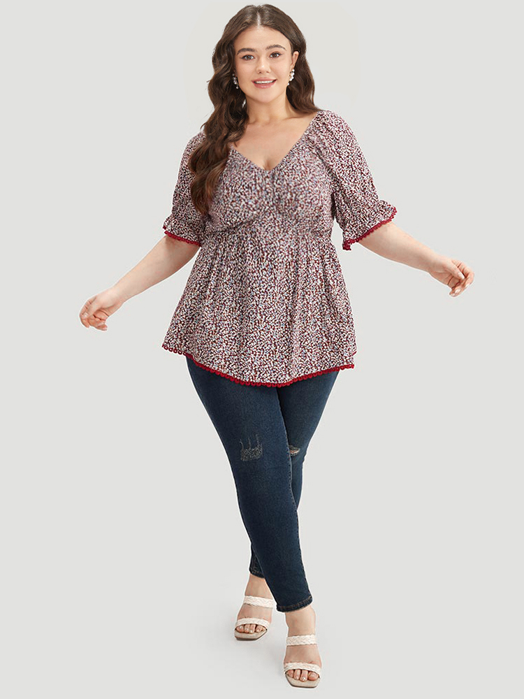 Plus Size Women Dailywear Ditsy Floral Elastic cuffs Raglan sleeve Half Sleeve V-neck Elegant Blouses BloomChic 
