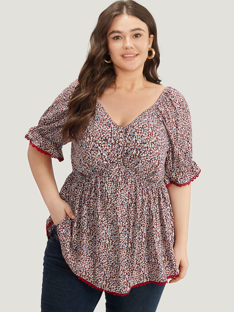 Plus Size Women Dailywear Ditsy Floral Elastic cuffs Raglan sleeve Half Sleeve V-neck Elegant Blouses BloomChic 