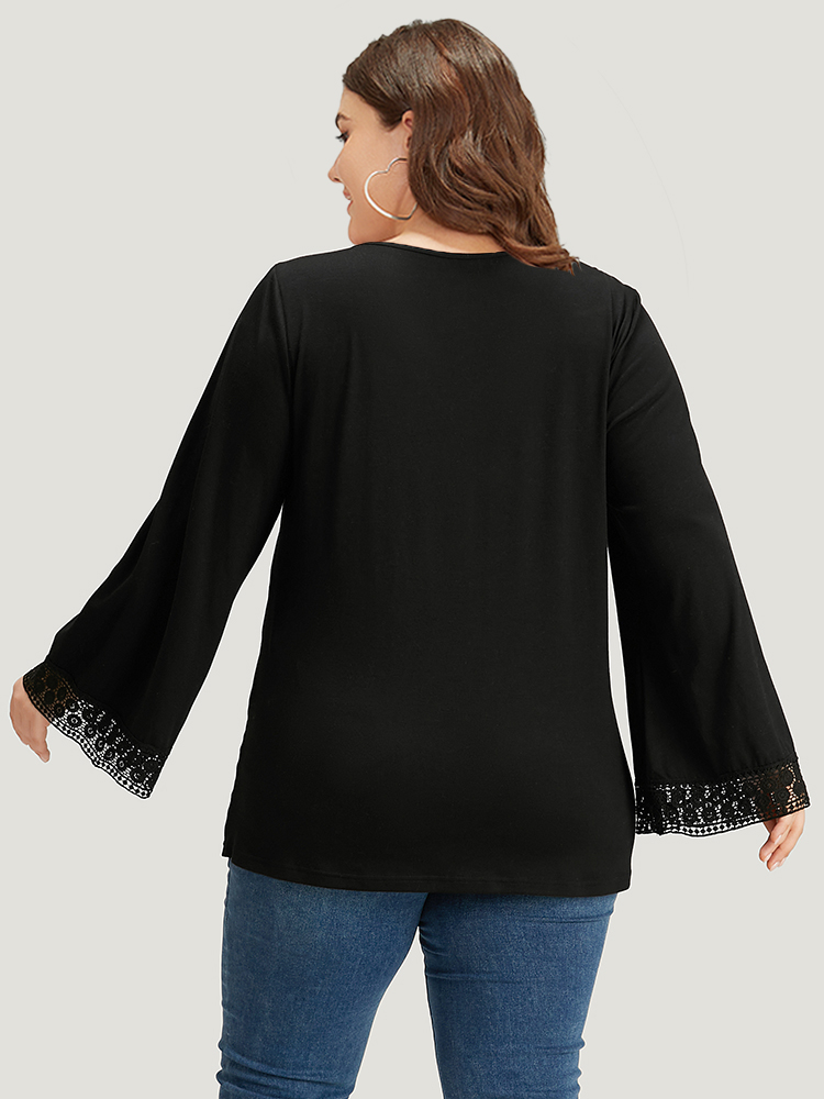 

Plus Size Contrast Lace V Neck Bell Sleeve T-shirt Black V-neck Long Sleeve Elegant Jersey Tops