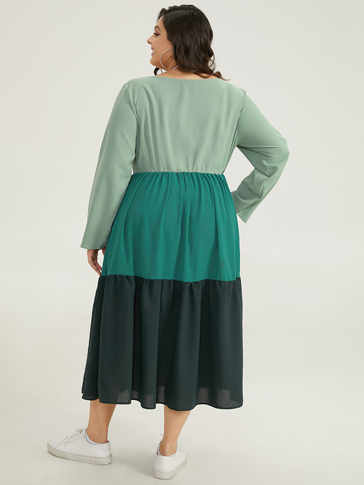 Plus Size Women Dailywear Colorblock Elastic Waist Regular Sleeve Long Sleeve Keyhole Cut-Out Pocket Casual Dresses BloomChic 