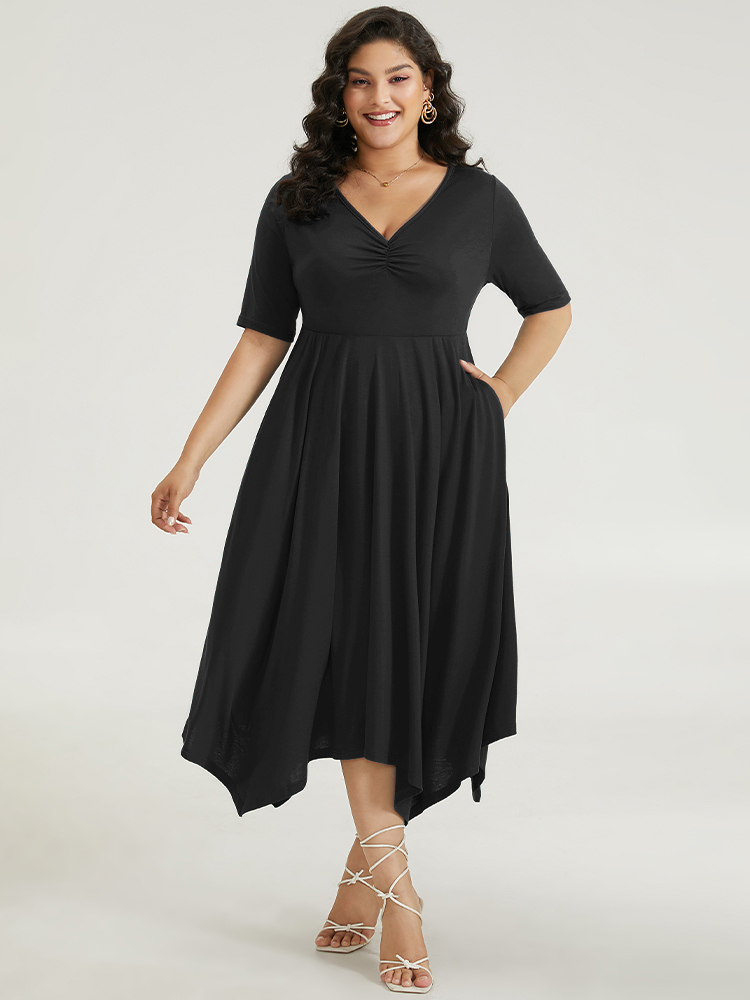 

Plus Size Solid Ruched Pocket Asymmetrical Hem Dress Black Women Elegant Gathered V-neck Short sleeve Curvy Midi Dress BloomChic