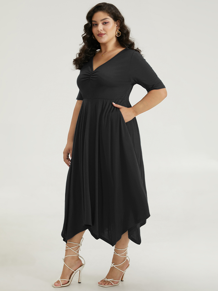 

Plus Size Solid Ruched Pocket Asymmetrical Hem Dress Black Women Elegant Gathered V-neck Short sleeve Curvy Midi Dress BloomChic