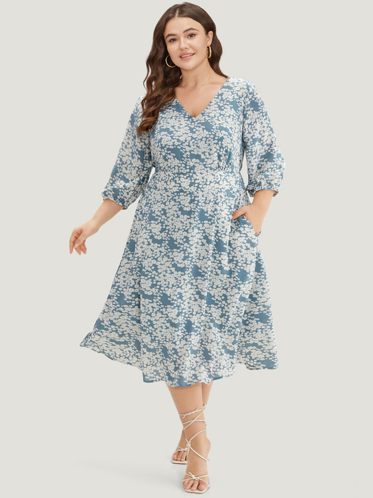 

Plus Size Ditsy Floral Pleated Detail Lantern Sleeve Dress LightBlue Women Elegant Elastic cuffs V-neck Elbow-length sleeve Curvy Midi Dress BloomChic