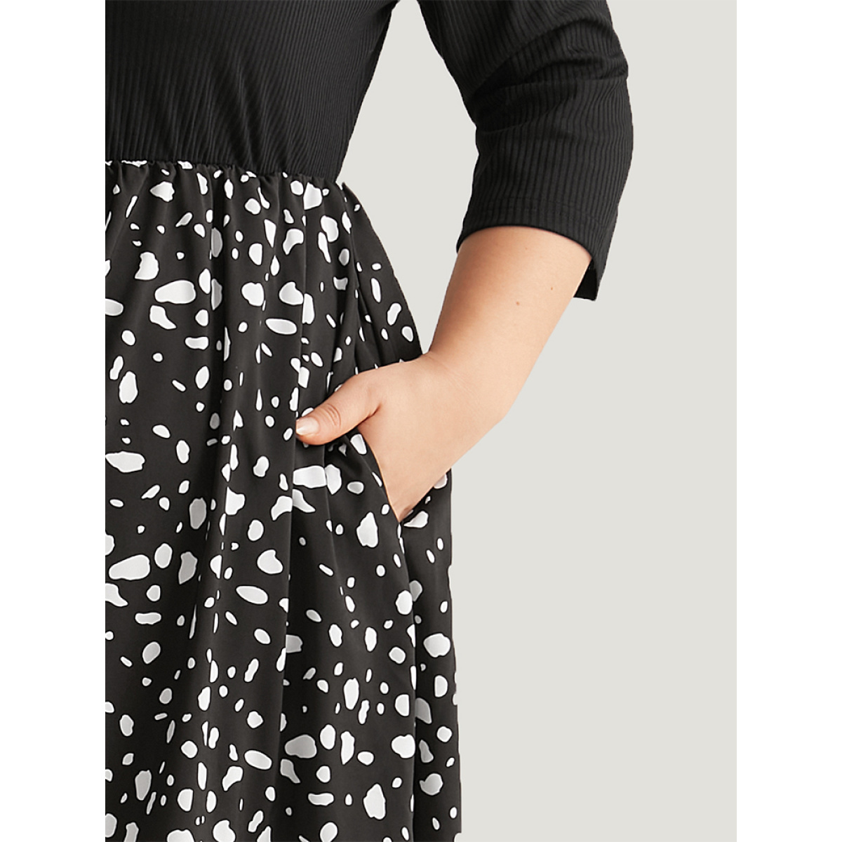 

Plus Size Colorblock Contrast Striped Layered Hem Dress Black Women Patchwork Round Neck Elbow-length sleeve Curvy Midi Dress BloomChic