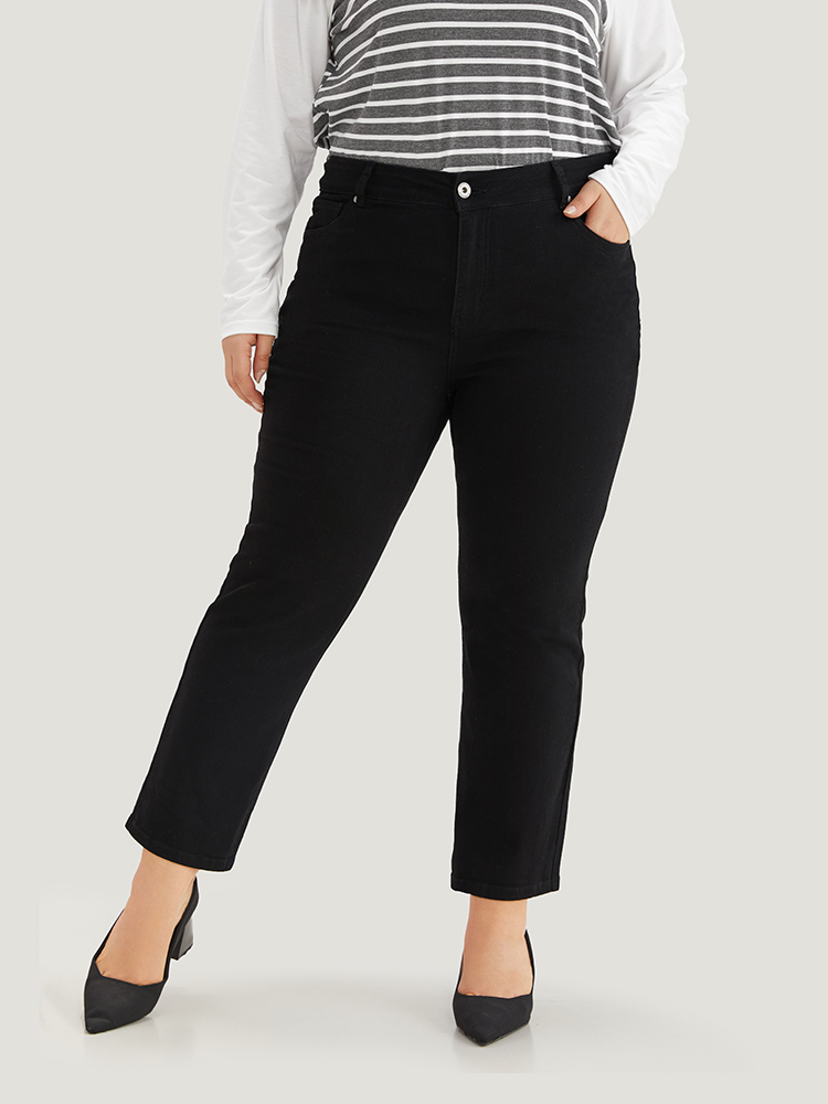 Plus Size Women Dailywear Pocket High stretch Straight Leg Black Wash Casual Jeans BloomChic 