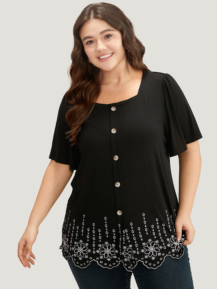 

Plus Size Embroidered Button Detail Scalloped Trim T-shirt Black Square Neck Short sleeve Elegant Jersey Tops