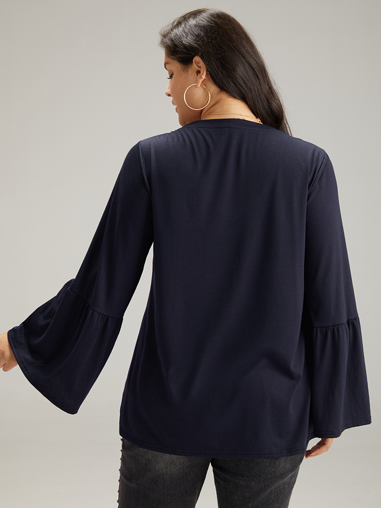 

Plus Size Solid Bell Sleeve V Neck Gathered T-shirt Midnight V-neck Long Sleeve Casual Jersey Tops