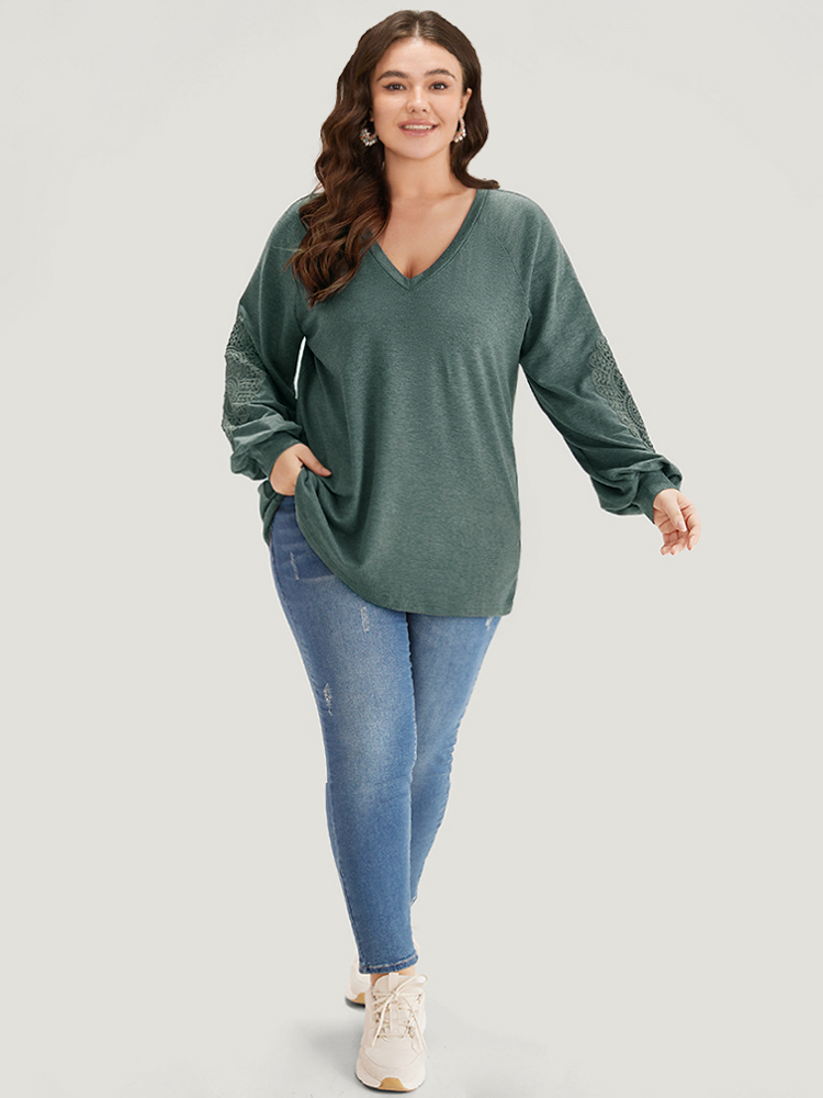 

Plus Size Plain Guipure Lace V Neck Raglan Sleeve Sweatshirt Women Green Elegant Plain V-neck Dailywear Sweatshirts BloomChic