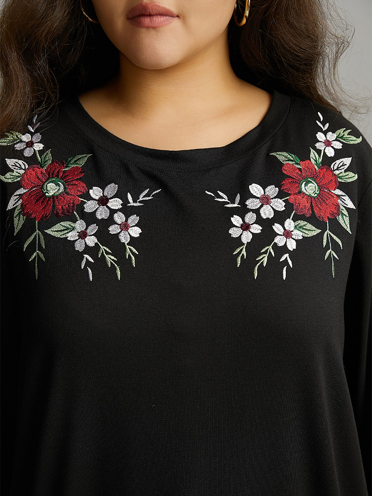 

Plus Size Floral Embroidered Crew Neck Sweatshirt Women Black Casual Embroidered Round Neck Dailywear Sweatshirts BloomChic