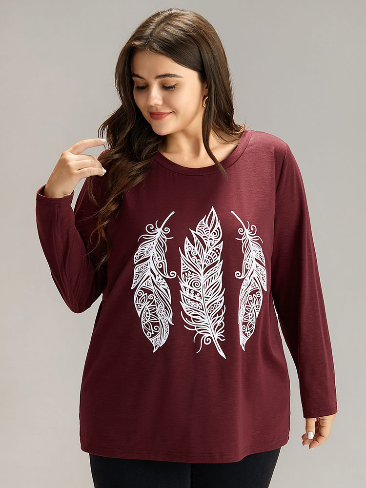 

Plus Size Feather Print Round Neck T-shirt Burgundy Women Casual Printed Art&design Round Neck Dailywear T-shirts BloomChic