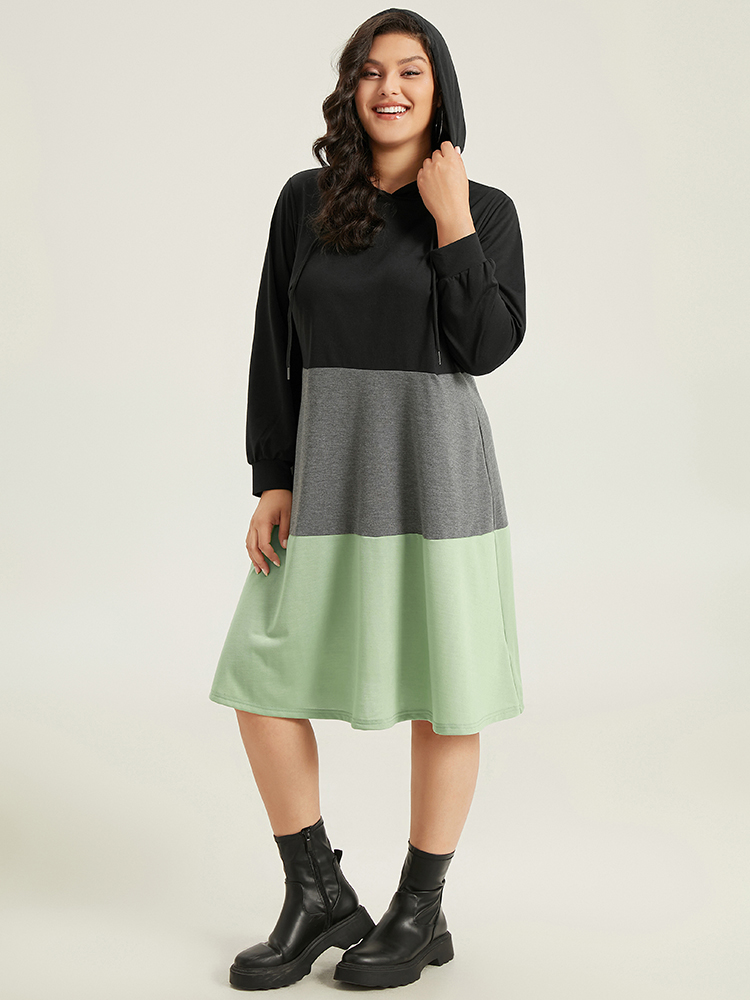 Plus Size Colorblock Contrast Hooded Drawstring Dress Black Women Casual Contrast Hooded Long Sleeve Curvy Midi Dress BloomChic 30/6X 