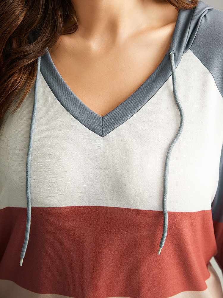 Plus Size Colorblock Contrast Hooded Drawstring Sweatshirt Women Multicolor Casual Contrast Hooded Dailywear Sweatshirts BloomChic 12/L 