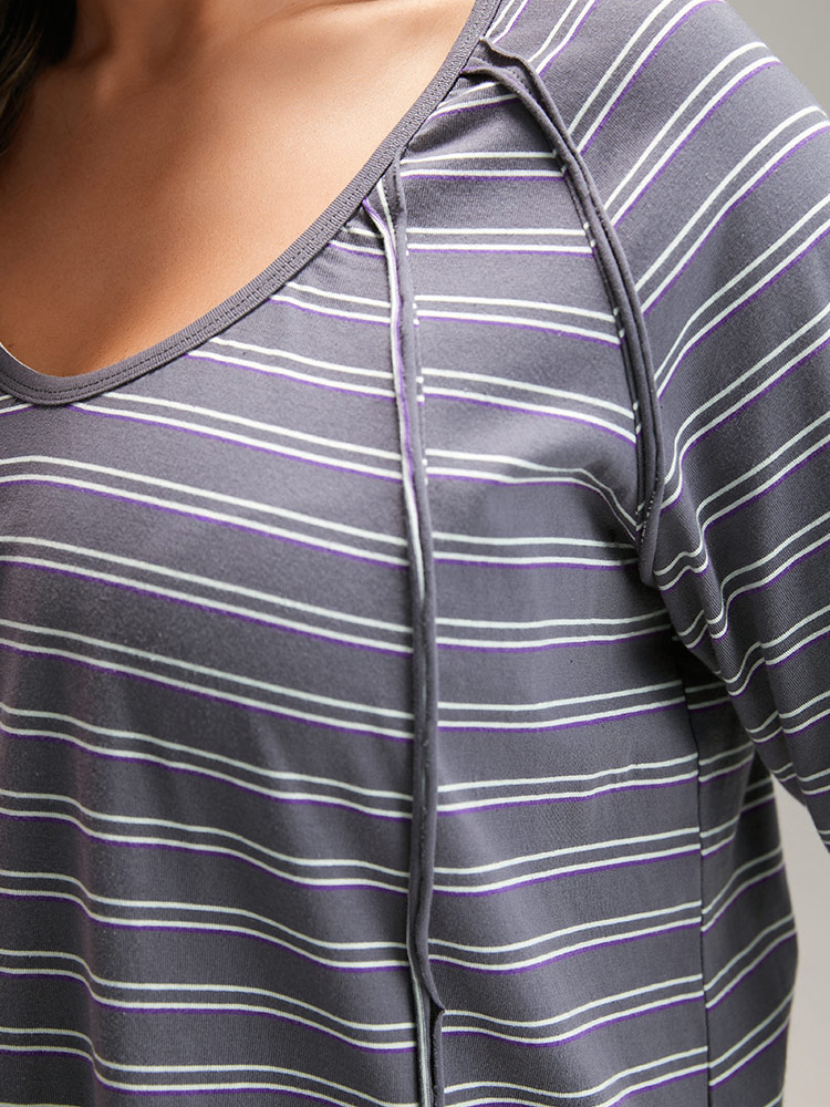 Plus Size Women Dailywear Striped Contrast Raglan sleeve Long Sleeve V-neck Casual T-shirts BloomChic 
