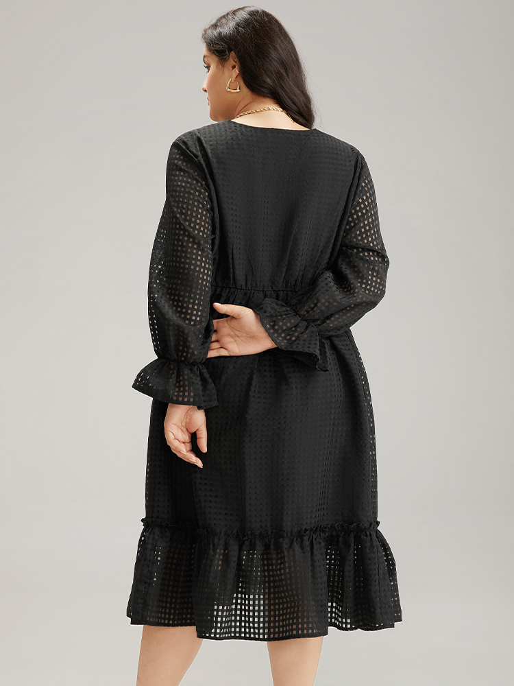 

Plus Size Solid Pocket Mesh Frill Trim Dress Black Women Elegant See through V-neck Long Sleeve Curvy Midi Dress BloomChic
