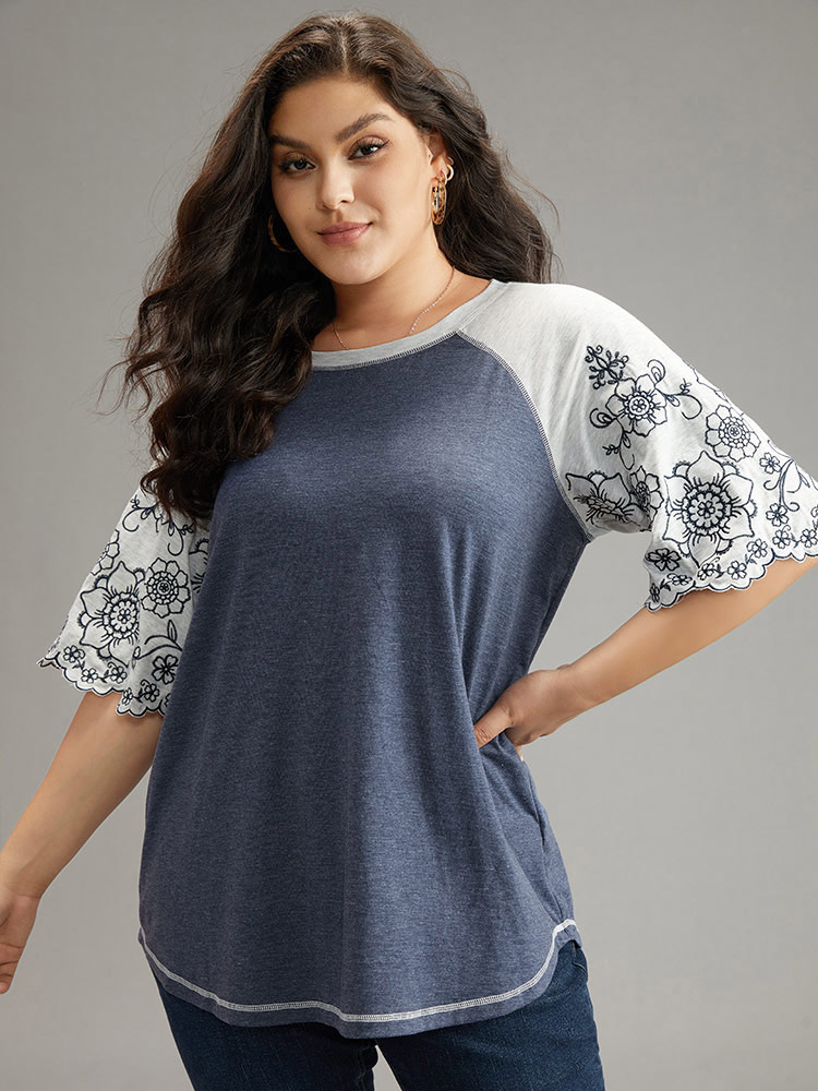 

Plus Size Contrast Embroidered Scalloped Trim T-shirt Indigo Women Elegant Contrast Silhouette Floral Print Round Neck Dailywear T-shirts BloomChic