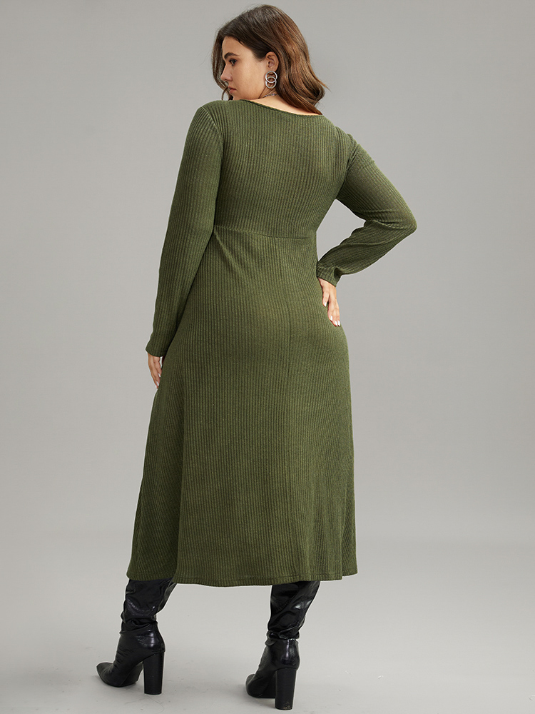 

Plus Size Solid Textured V Neck Pocket Dress ArmyGreen Women Basics Texture V-neck Long Sleeve Curvy Midi Dress BloomChic