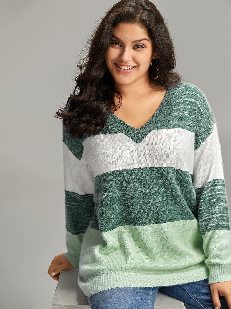 

Plus Size Colorblock Contrast V Neck Pullover DarkGreen Women Casual Long Sleeve V-neck Dailywear Pullovers BloomChic