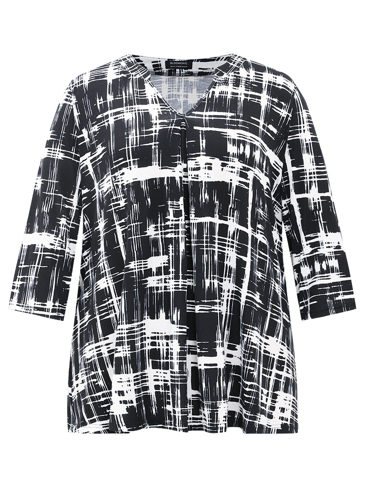 Plus Size Contrast Colorblock Notched Plicated T-shirt Black Women Elegant Contrast Colorblock Notched collar Dailywear T-shirts BloomChic 18-20/2X 