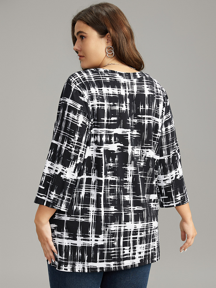 Plus Size Contrast Colorblock Notched Plicated T-shirt Black Women Elegant Contrast Colorblock Notched collar Dailywear T-shirts BloomChic 18-20/2X 