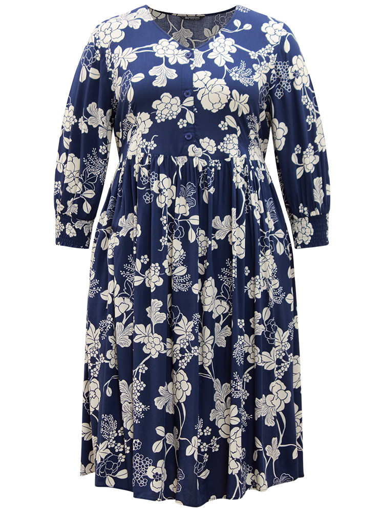 

Plus Size Supersoft Essentials Silhouette Floral Print Pocket Dress Navy Women Resort Gathered V-neck Elbow-length sleeve Curvy Midi Dress BloomChic