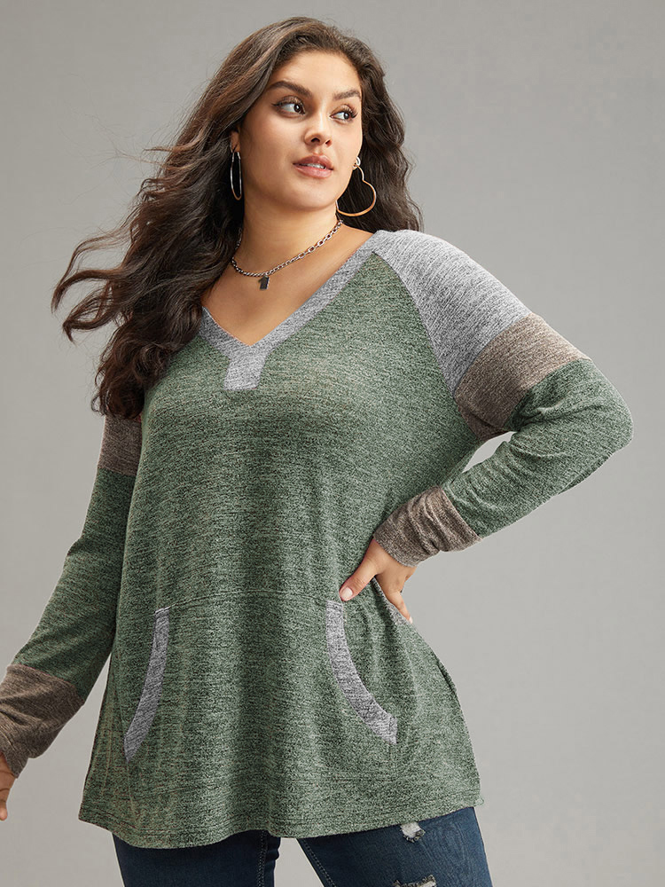 

Plus Size Contrast Pocket Raglan Sleeve T-shirt Green Women Casual Contrast Plain V-neck Dailywear T-shirts BloomChic