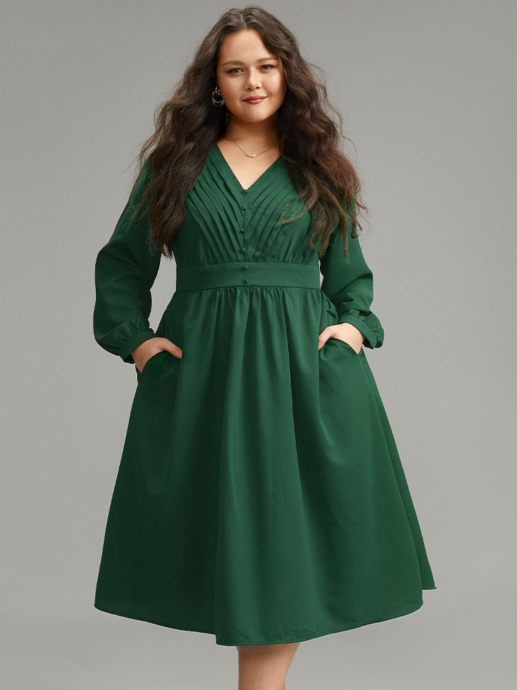 

Plus Size Twill Pleated Beaded Long Sleeve Dress DarkGreen Women Elegant Plain V-neck Long Sleeve Curvy Midi Dress BloomChic