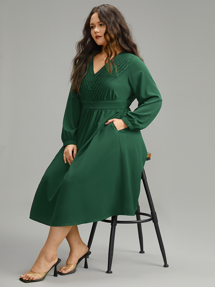 

Plus Size Twill Pleated Beaded Long Sleeve Dress DarkGreen Women Elegant Plain V-neck Long Sleeve Curvy Midi Dress BloomChic