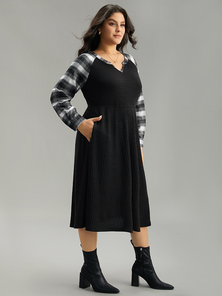 

Plus Size Rib Knit Plaid Patchwork Pocket Notched Dress Black Women Casual Patchwork Notched collar Long Sleeve Curvy Midi Dress BloomChic