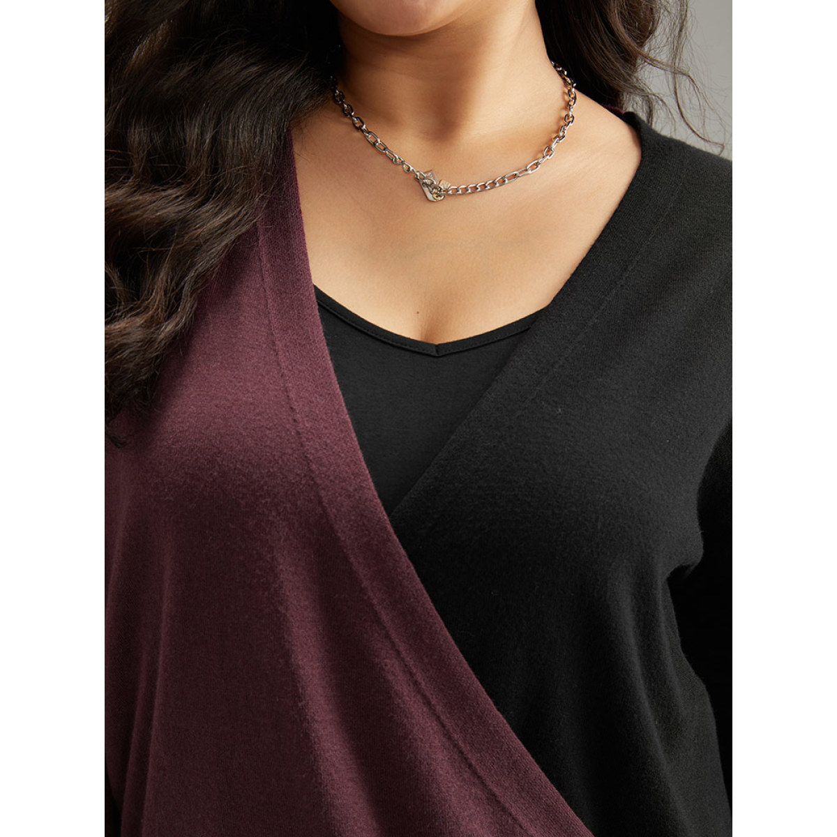 

Plus Size Supersoft Essentials Colorblock Surplice Neck Elastic Hem Pullover Burgundy Women Casual Loose Long Sleeve V-neck Everyday Pullovers BloomChic