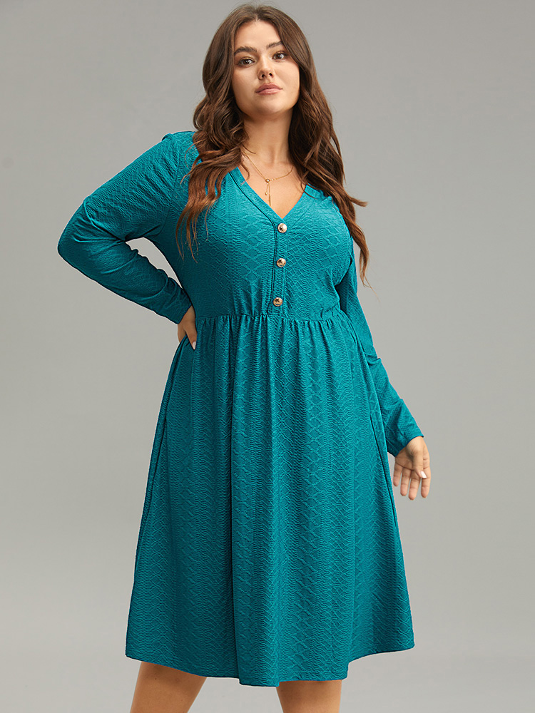 

Plus Size Plain Textured Metal Detail V Neck Dress Cerulean Women Office Texture V-neck Long Sleeve Curvy Midi Dress BloomChic