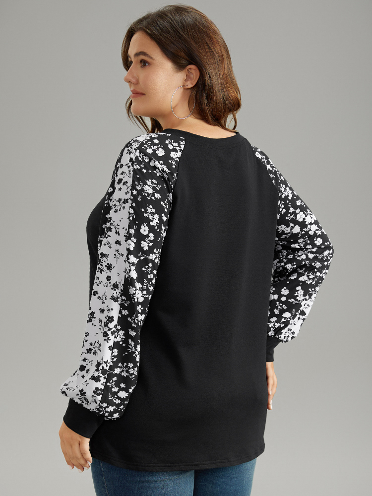 

Plus Size Ditsy Floral Contrast Raglan Sleeve Sweatshirt Women Black Elegant Elastic cuffs V-neck Everyday Sweatshirts BloomChic