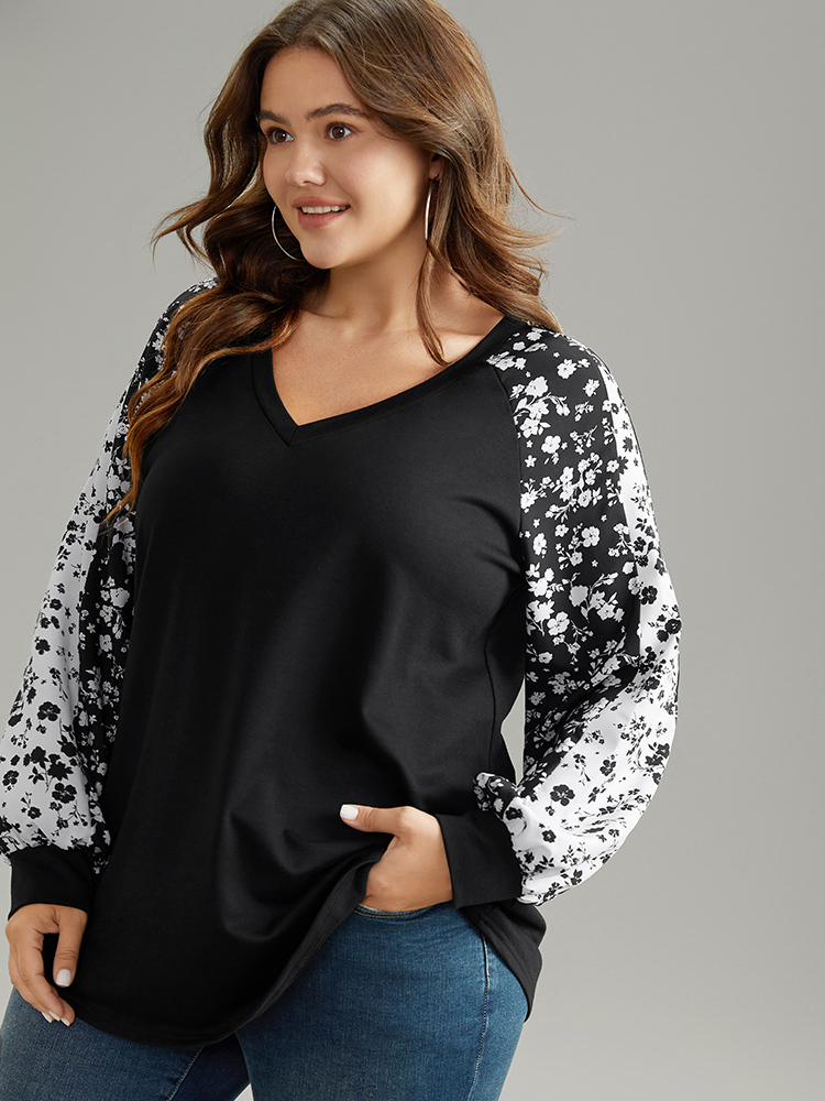 

Plus Size Ditsy Floral Contrast Raglan Sleeve Sweatshirt Women Black Elegant Elastic cuffs V-neck Everyday Sweatshirts BloomChic