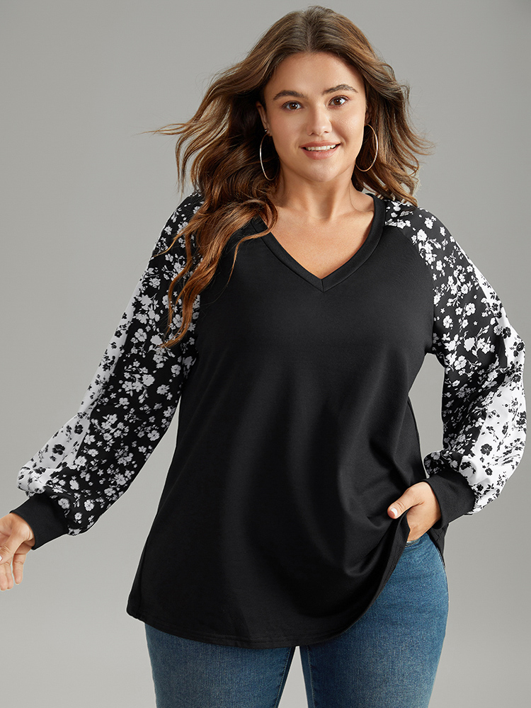 

Plus Size Ditsy Floral Contrast Raglan Sleeve Sweatshirt Women Black Elegant Elastic cuffs V-neck Everyday Sweatshirts BloomChic