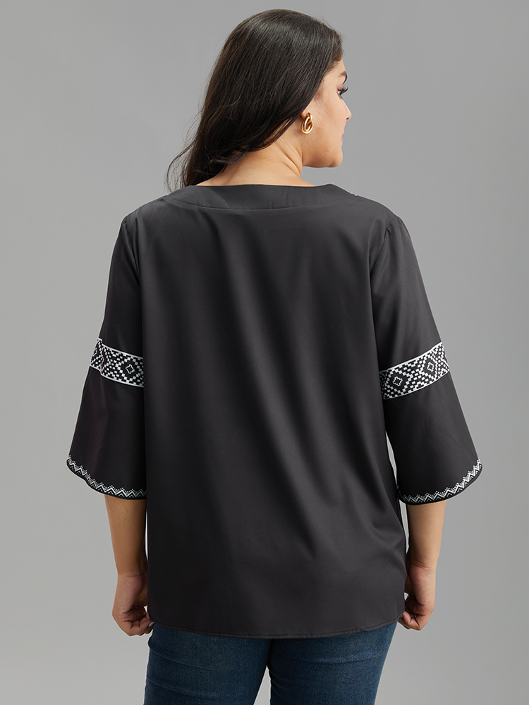 Plus Size Women Dailywear Bohemian Print Contrast Regular Sleeve Elbow-length sleeve V-neck Vacation Blouses BloomChic 