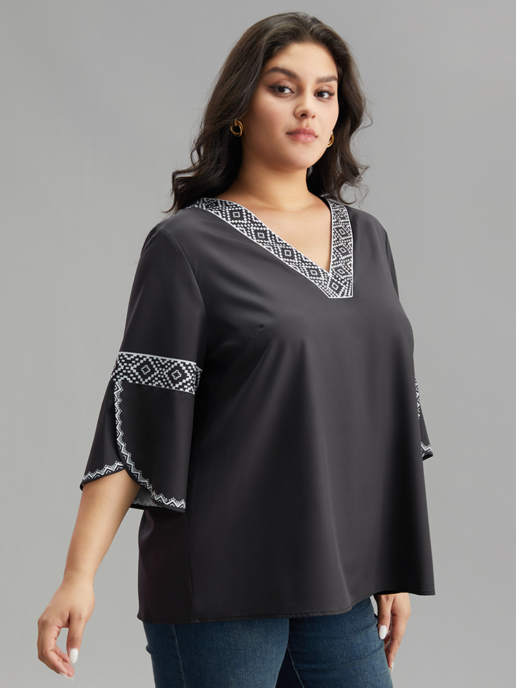 Plus Size Women Dailywear Bohemian Print Contrast Regular Sleeve Elbow-length sleeve V-neck Vacation Blouses BloomChic 