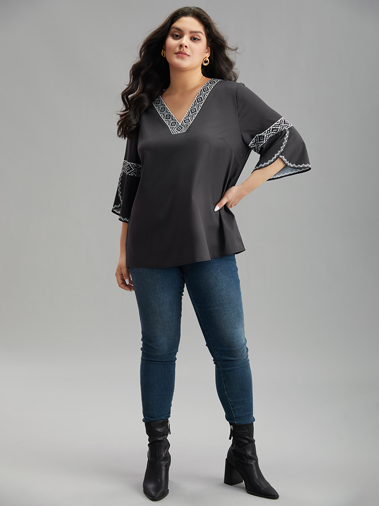 Plus Size Women Dailywear Bohemian Print Contrast Regular Sleeve Elbow-length sleeve V-neck Vacation Blouses BloomChic 