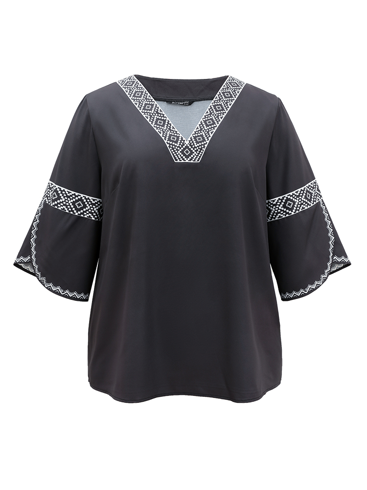 Plus Size Women Dailywear Bohemian Print Contrast Regular Sleeve Elbow-length sleeve V-neck Vacation Blouses BloomChic 