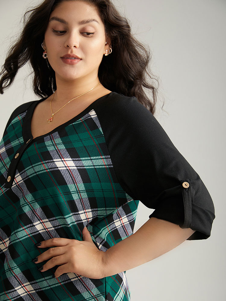 Plus Size Plaid Contrast Roll Raglan Sleeve T-shirt Green Women Casual Contrast Plaid V-neck Festival-Christmas T-shirts BloomChic 10/M 
