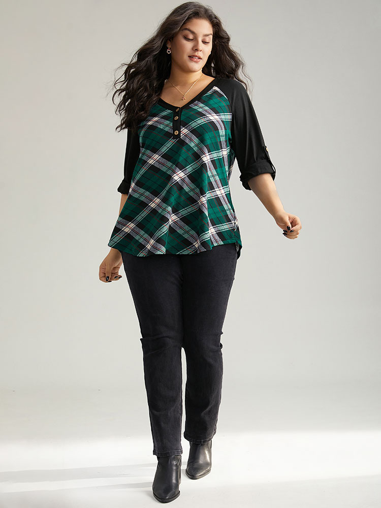 

Plus Size Plaid Contrast Roll Raglan Sleeve T-shirt Green Women Casual Contrast Plaid V-neck Festival-Christmas T-shirts BloomChic