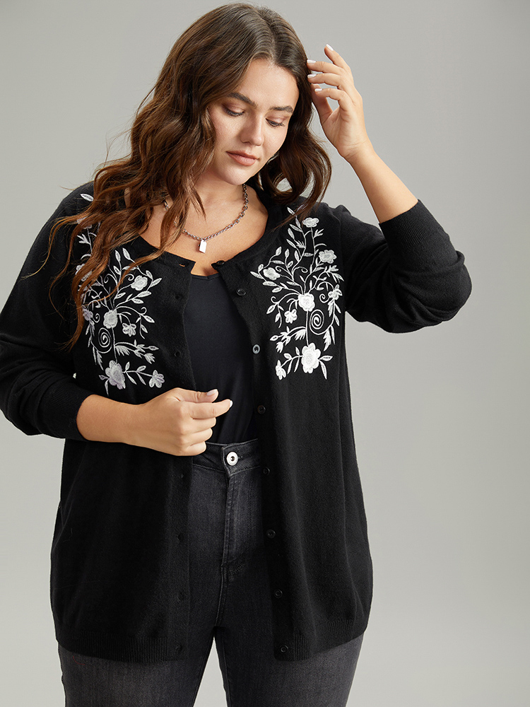 

Plus Size Supersoft Essentials Anti-Pilling Silhouette Floral Print Cardigan Black Women Casual Loose Long Sleeve Dailywear Cardigans BloomChic