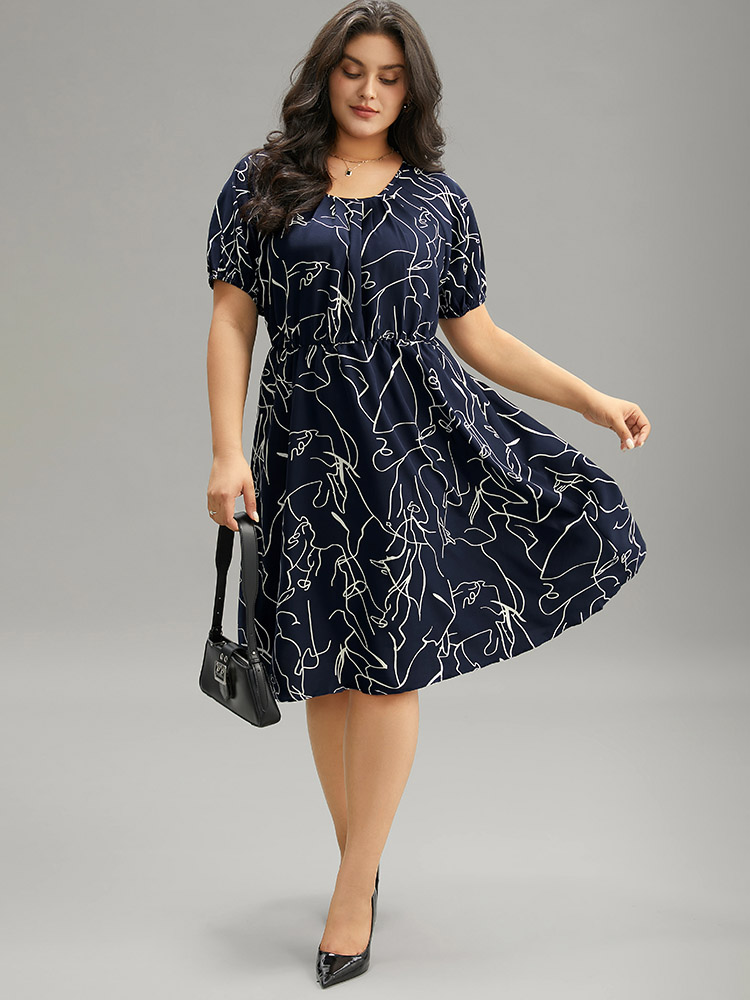 

Plus Size Graphic Print Pleated Elastic Cuffs Dress Navy Women Office Elastic cuffs Round Neck Short sleeve Curvy Midi Dress BloomChic