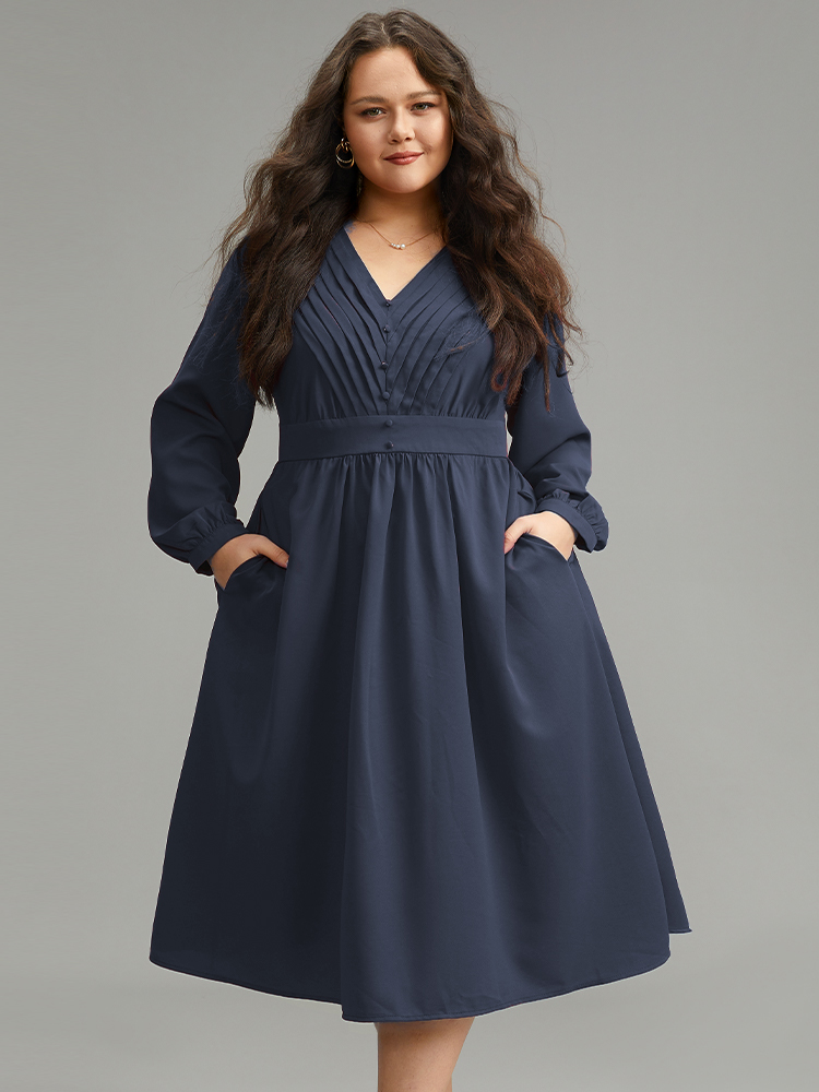 

Plus Size Twill Pleated Beaded Long Sleeve Dress DarkBlue Women Elegant Plain V-neck Long Sleeve Curvy Midi Dress BloomChic