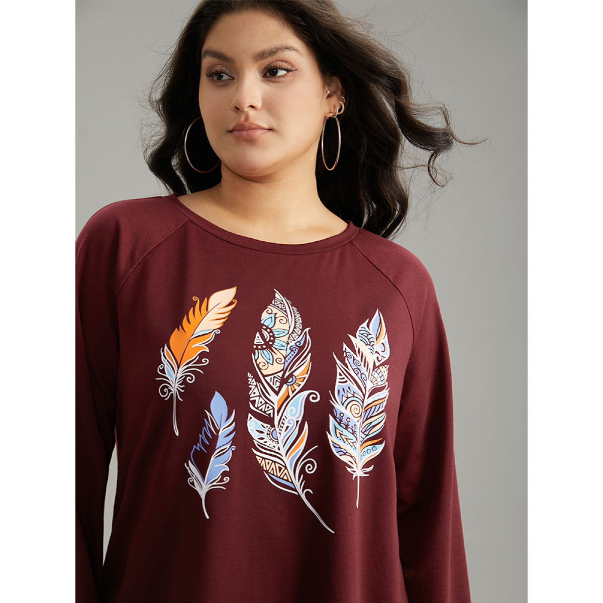 

Plus Size Feather Print Crew Neck Raglan Sleeve Sweatshirt Women Scarlet Casual Printed Round Neck Dailywear Sweatshirts BloomChic