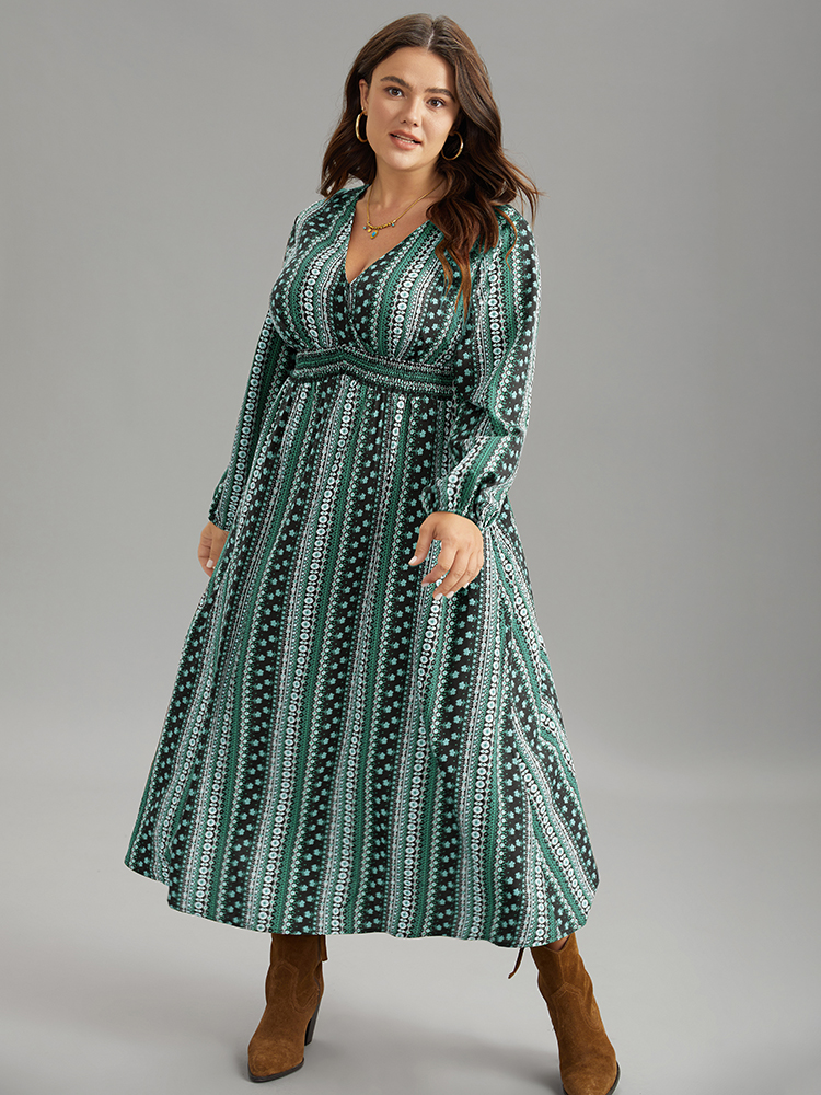 

Plus Size Bandana Print Wrap Shirred Dress Emerald Women Resort Elastic cuffs V-neck Long Sleeve Curvy Midi Dress BloomChic