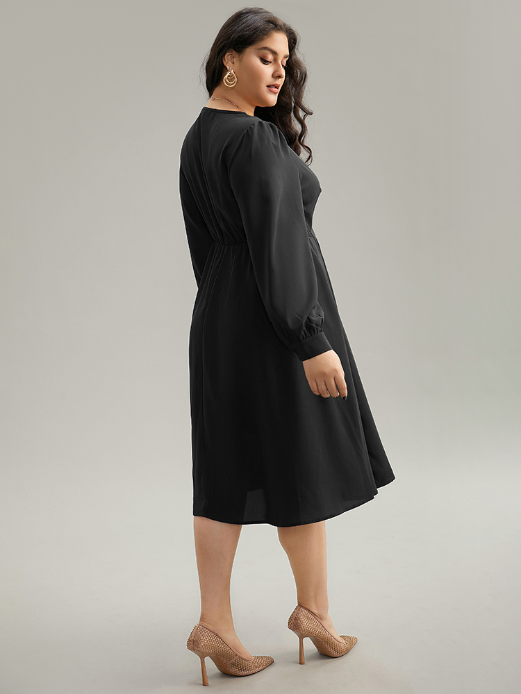 Plus Size Static-Free Plain Pleated Pocket Dress Black Women Elegant Plain Round Neck Long Sleeve Curvy Midi Dress BloomChic 28/5X 