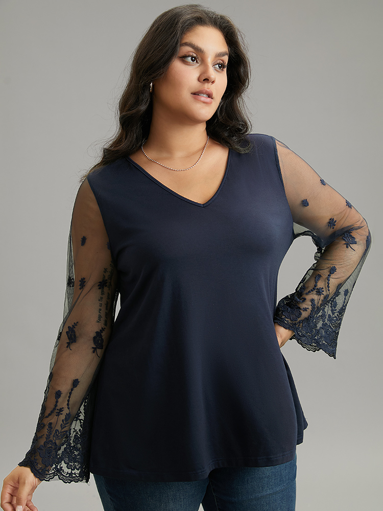 

Plus Size Floral Crochet Lace Mesh Bell Sleeve T-shirt Blue V-neck Long Sleeve Elegant Jersey Tops