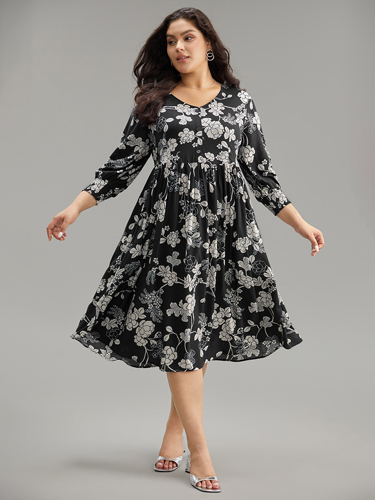 

Plus Size Supersoft Essentials Silhouette Floral Print Pocket Dress BlackFlower Women Resort Gathered V-neck Elbow-length sleeve Curvy Midi Dress BloomChic